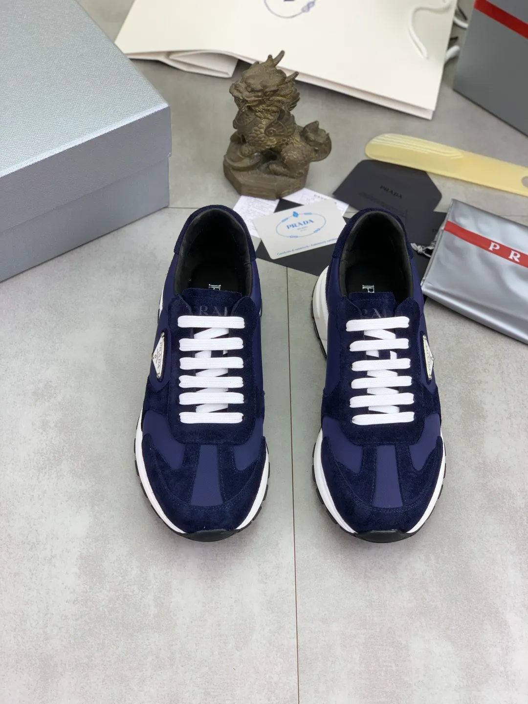 Men's men's shoes💰P580💰【New model】Top quality, new popular models on the official website, which will never go out of style for a century,🆘 The trendy brand (Prada) mainly promotes popular models, avant-garde and versatile fashionable men's shoes, private version molding, cowhide surface splicing 1:1 oil edge processing... fashionable and simple, original imported cowhide interior cowhide feet; the atmosphere and personality are more fashionable, eye-catching and pursuing class. It will subvert old ideas and be a must-have for fashionistas who want to spend time with you! Must keep it! High-end comfort, high-end quality workmanship. Size: 38-44 Various colors available. full package